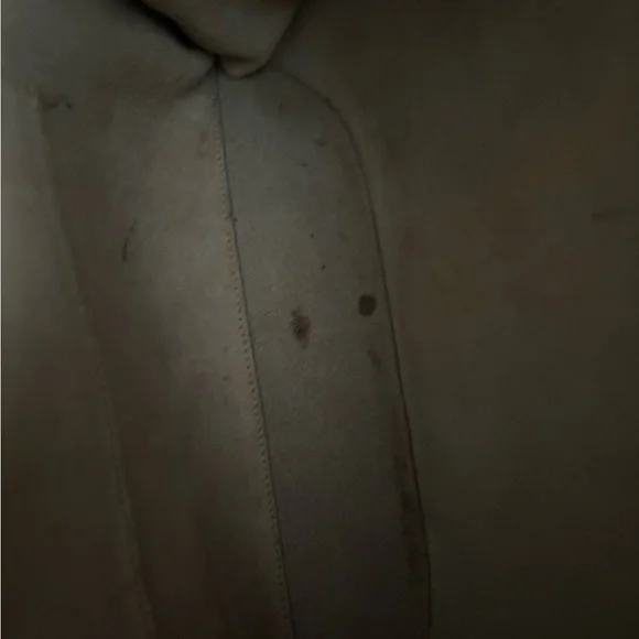 Leather like two-toned handbag - Picture 11 of 12